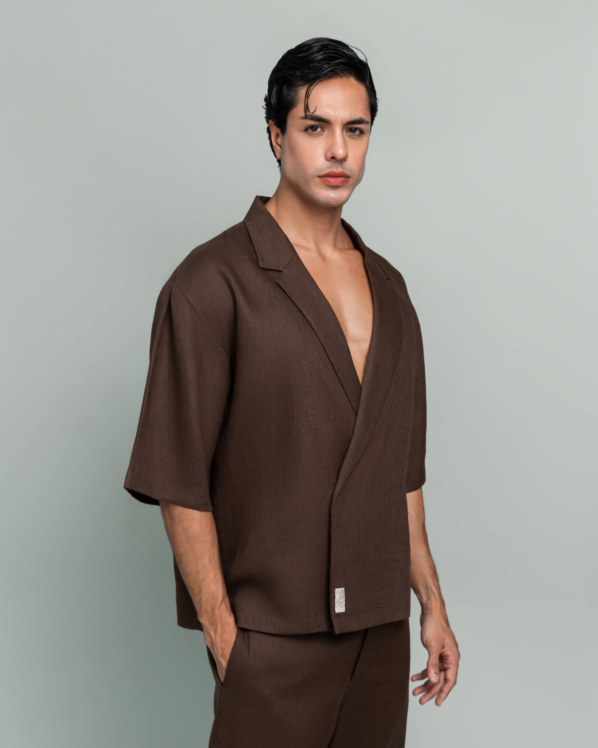Close up of the notched lapel collar on 20Two Elemental SHADE OVER-SHIRT, worn open, Desert Dusk brown linen